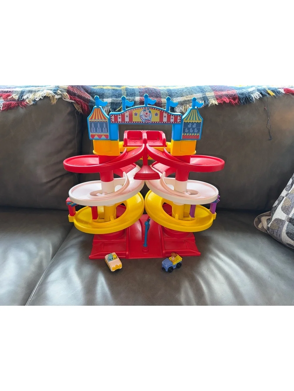 Disney Pixar Toy Story 4 Carnival Spiral Speedway Playset Mattel 2018 + 2 Cars